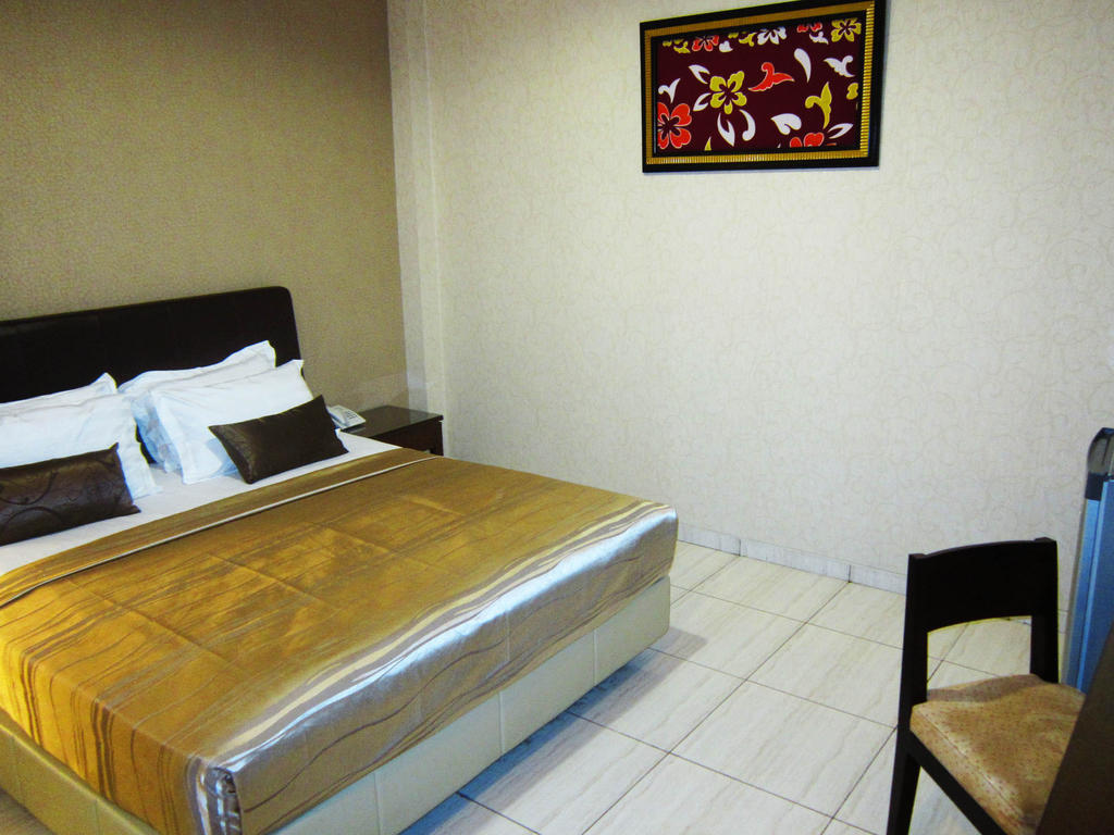 Hotel C3 Semarang Rum bild