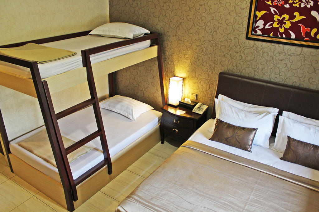 Hotel C3 Semarang Rum bild