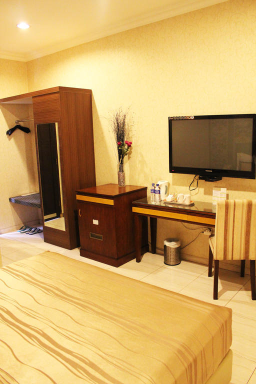Hotel C3 Semarang Exteriör bild